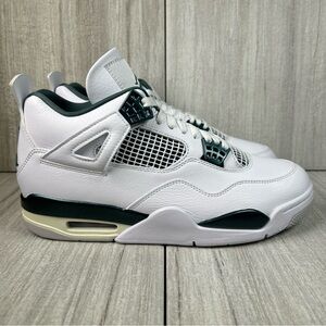 NEW Jordan 4 Retro Oxidized Green Sail White Sneakers
fq8138-103 Mens Size 9.5